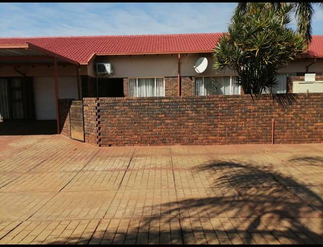 2 BEDROOM TOWNHOUSE FOR SALE IN THE ORCHARDS